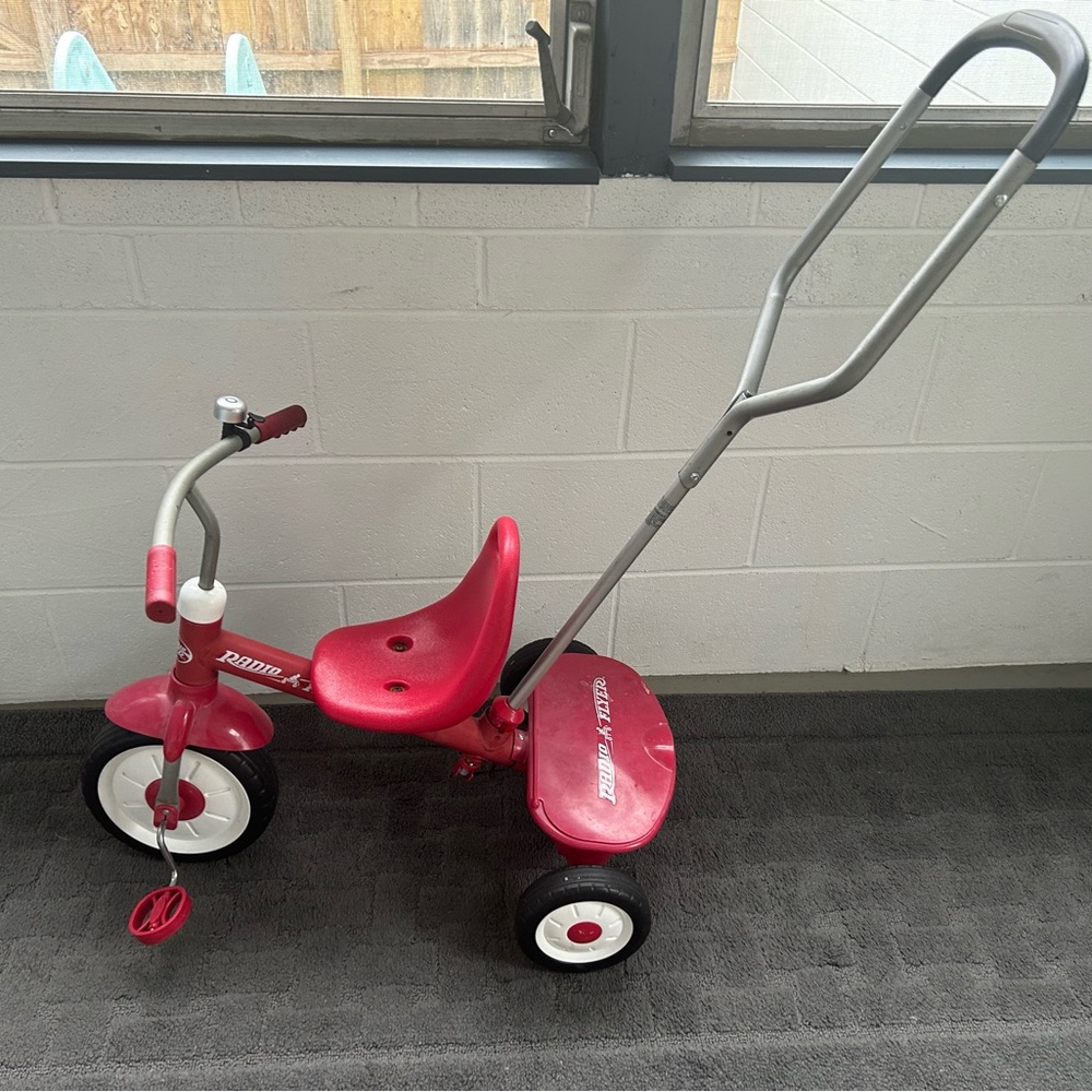 Radio flyer steer and stroll trike/tricycle